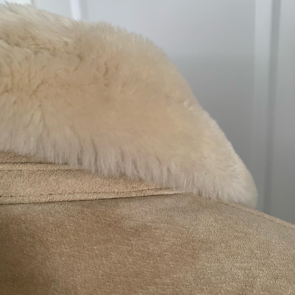 Jones New York Tan and Cream / Ivory Suede Jacket lined with faux fur. - Picture 13 of 15